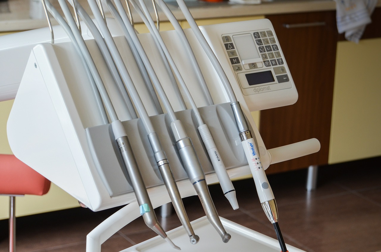 Firma Edenta – jakie akcesoria i narzędzia dla dentystów oferuje?